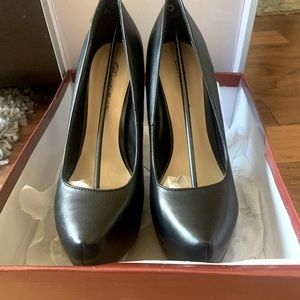 Size 7.5 black heels